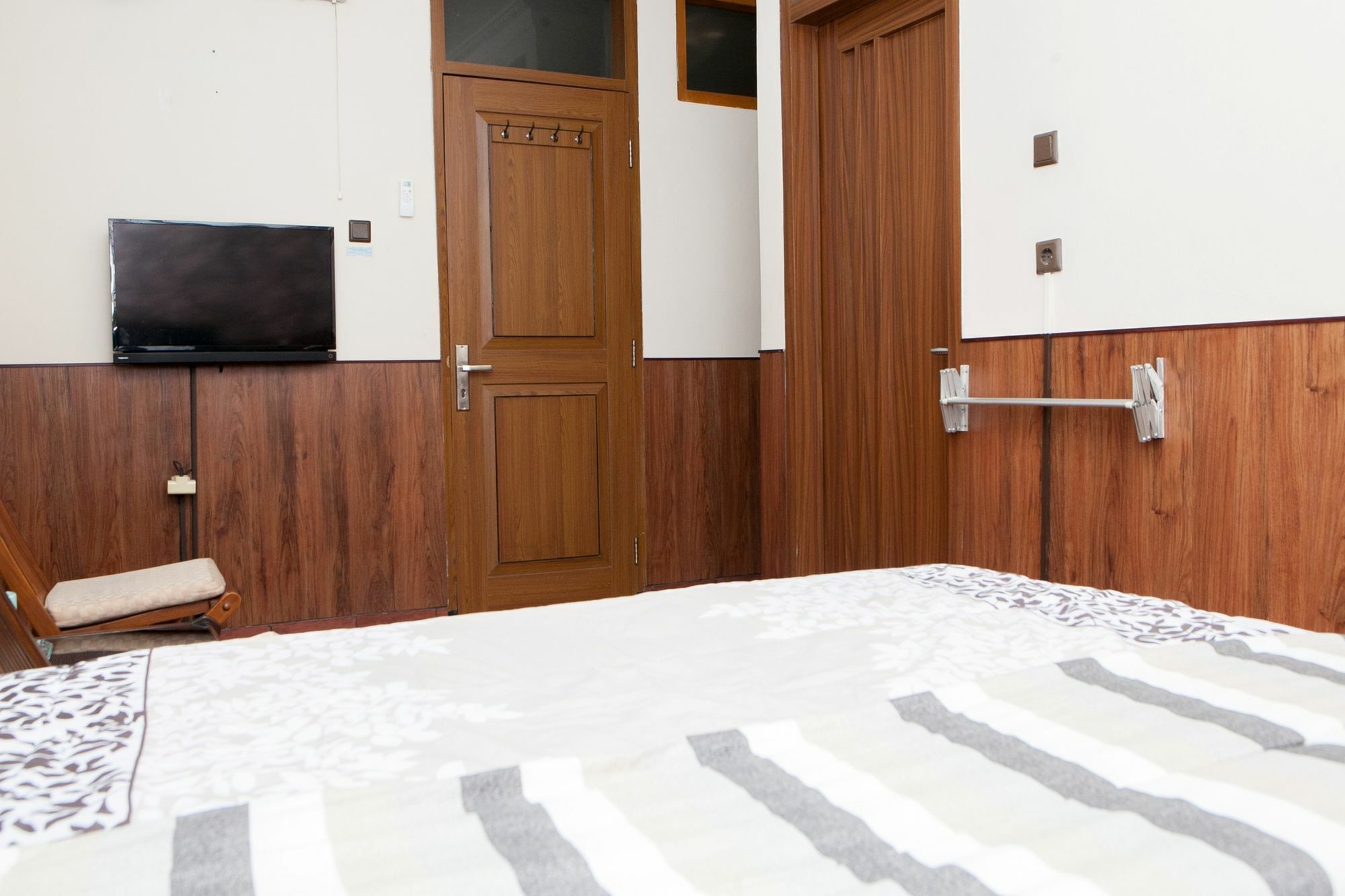 Reddoorz Plus Near Riau Street Bandung Exterior photo