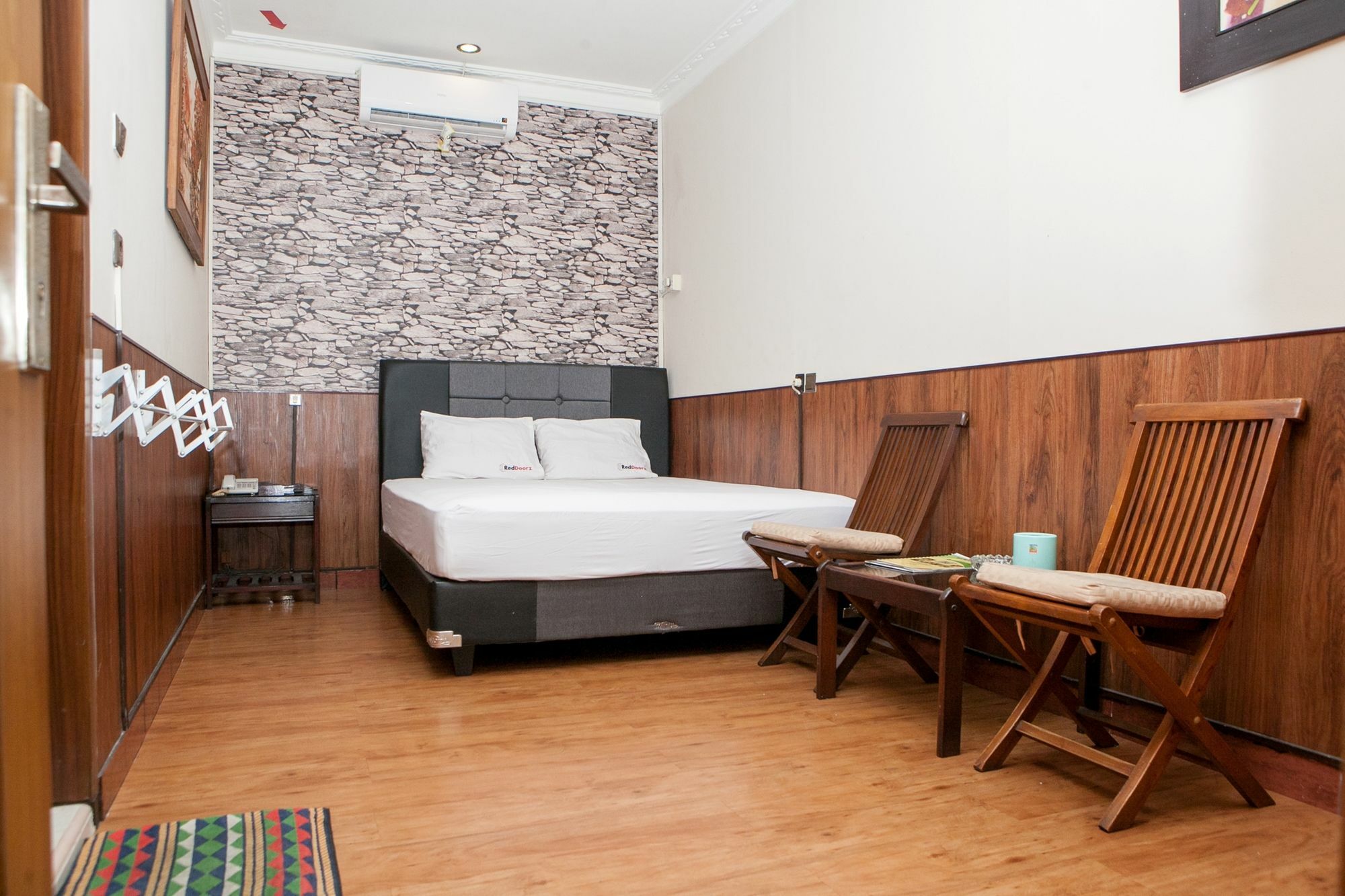 Reddoorz Plus Near Riau Street Bandung Exterior photo