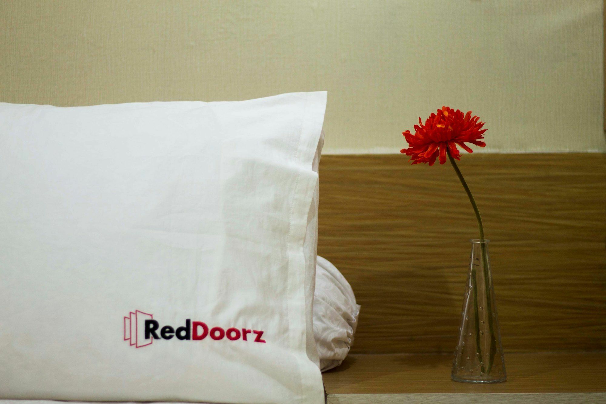 Reddoorz Plus Near Riau Street Bandung Exterior photo